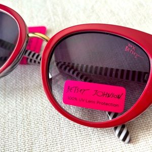 NWT BETSEY JOHNSON SUNGLASSES HoT Pink Barbie bw Stripe pool 💕💓🪩🦄